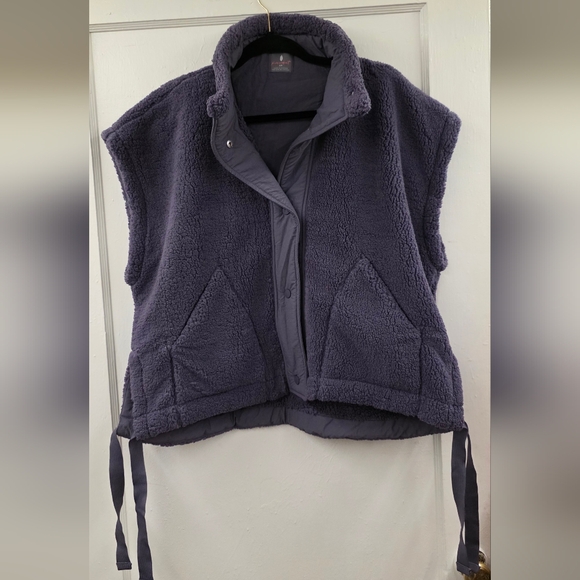 Free People Jackets & Blazers - Free People Movement Scout It Out Vest NWT Graphite Oversized Snap Front Small